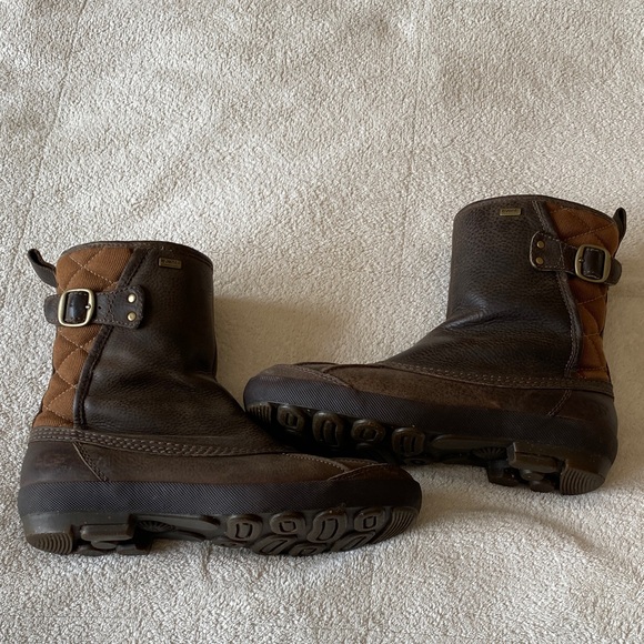 UGG women’s duck boot Brown Leather Boots - Picture 1 of 8